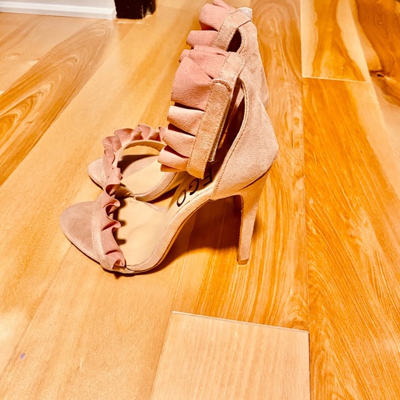 Heels - Picture 3 of 3